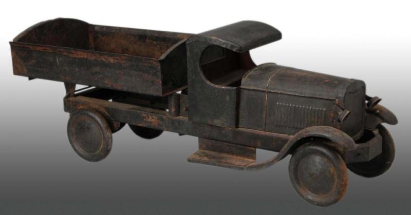 Appraisal: Pressed Steel Turner Dump Truck Toy Description Circa Lincoln front