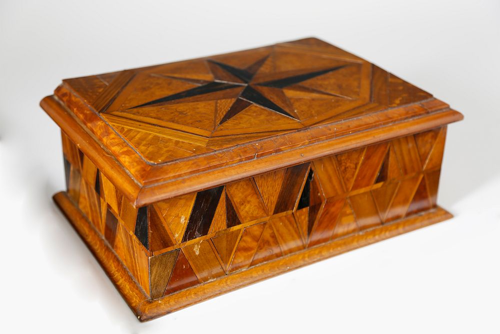 Appraisal: Whaler Made Star Inlaid Wood Specimen Box circa Whaler Made