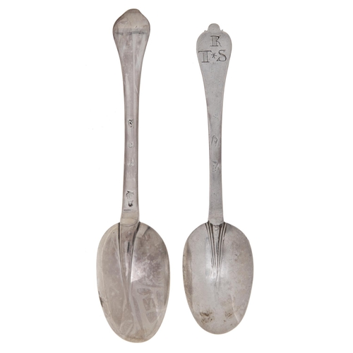 Appraisal: A William III silver dog nose spoon cm l by