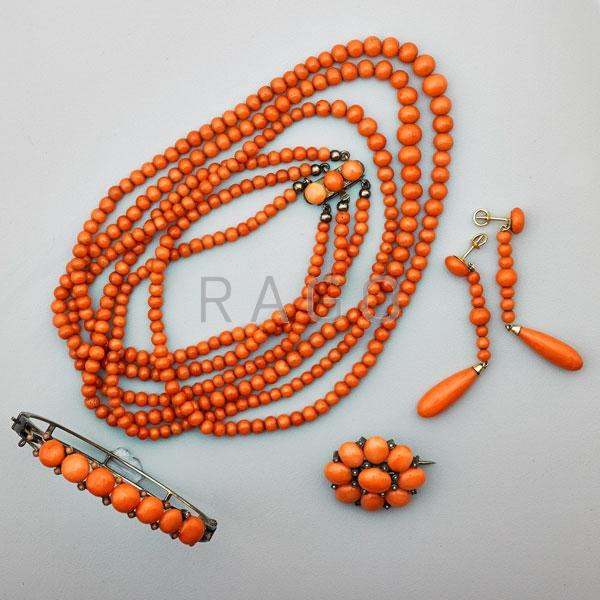 Appraisal: ASSEMBLED SUITE VICTORIAN CORAL BEAD JEWELRY Condition Report