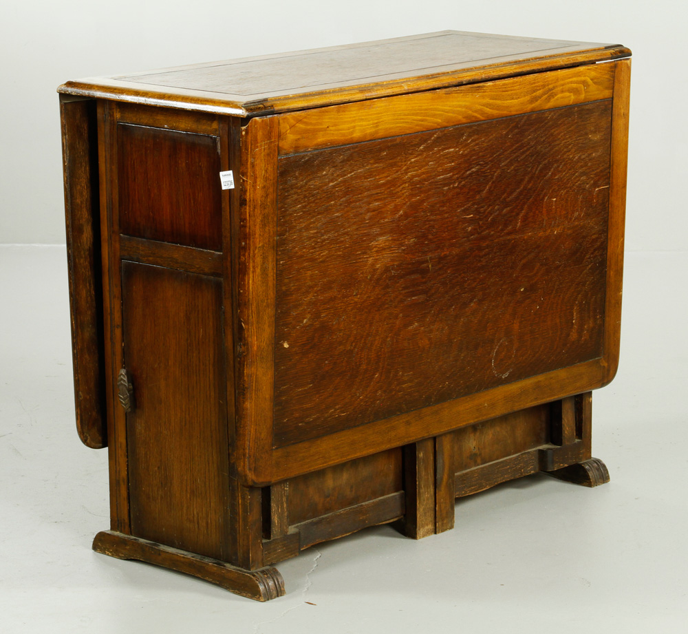 Appraisal: - Oak Gate Leg Table Gate leg table oak with