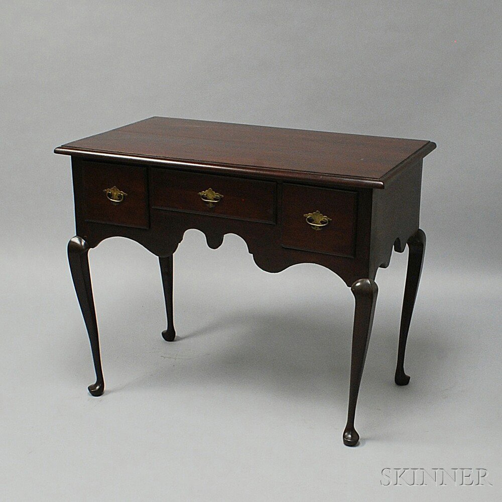 Appraisal: Queen Anne-style Mahogany Dressing Table the thumbmolded top over a