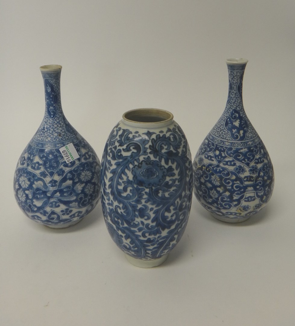 Appraisal: A matched pair of Chinese blue and white pear shaped