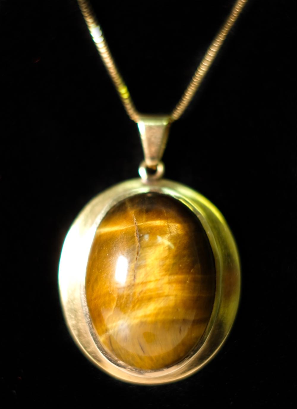 Appraisal: K YG CT TIGER'S EYE PENDANT NECKLACE k yellow gold