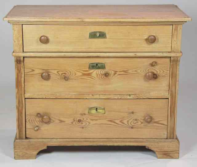 Appraisal: A Victorian pine chest of drawers with three long graduated