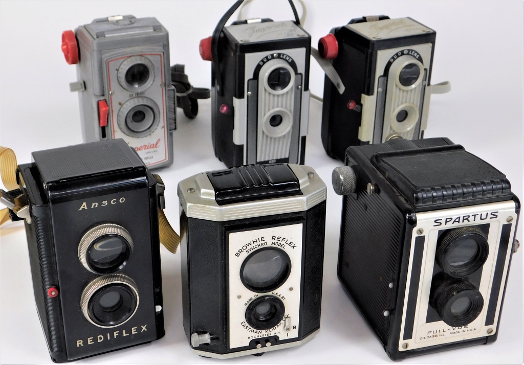 Appraisal: GROUP OF TLR CAMERAS Group of TLR cameras Includes Ansco