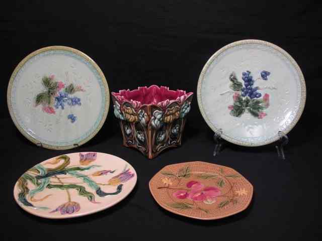 Appraisal: Group lot of assorted pottery pieces Includes a Frie Onnaing