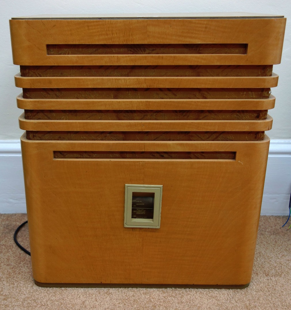 Appraisal: A Rensaissance Ritz airflow valve radio in maple finish case