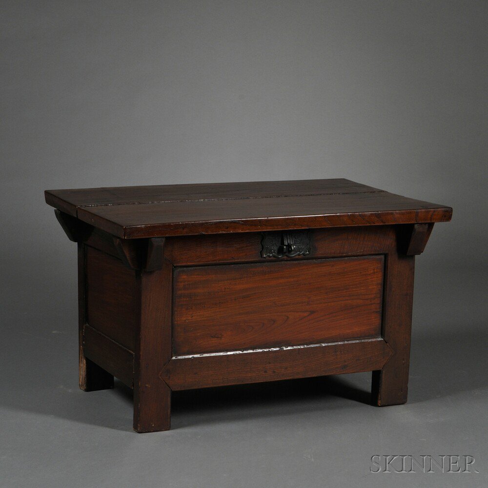 Appraisal: Hardwood Chest with padlock and key opens at top x