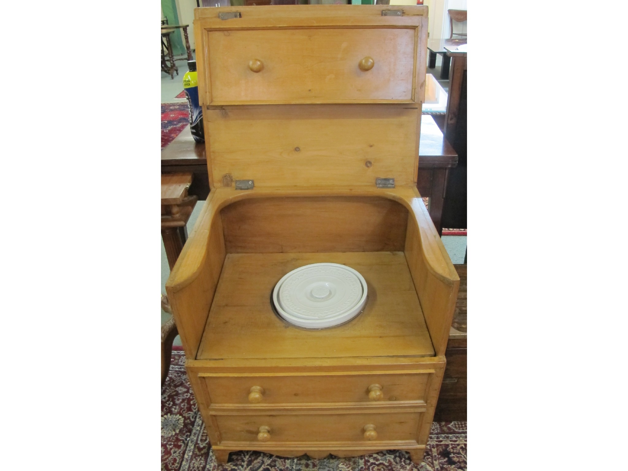 Appraisal: A pine commode