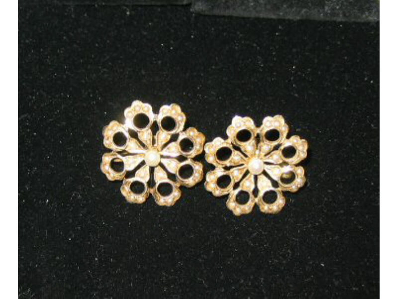 Appraisal: K YELLOW GOLD EARRINGS with non pierced screw backs and