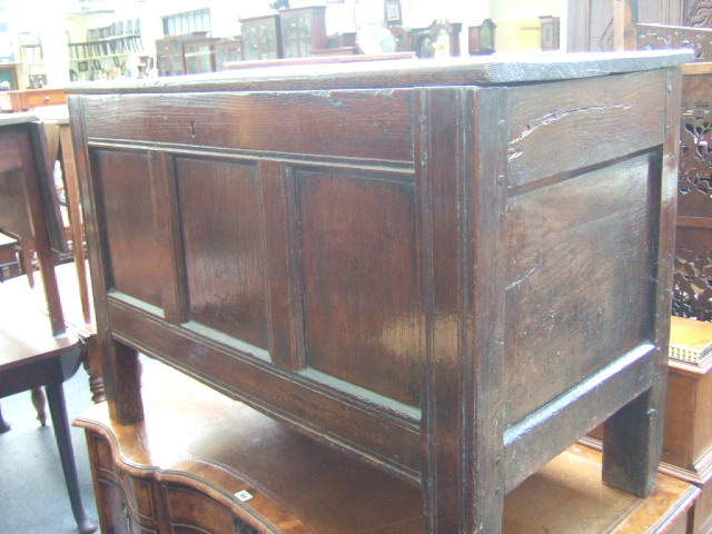 Appraisal: A th century oak coffer the double plank top over