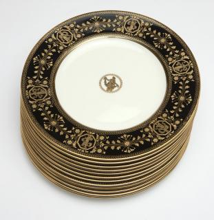 Appraisal: A set of Wedgwood ''Astbury'' dinner plates Mid- th century