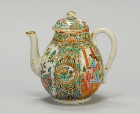 Appraisal: CHINESE EXPORT ROSE MEDALLION PORCELAIN TEAPOT th CenturyIn pear shape