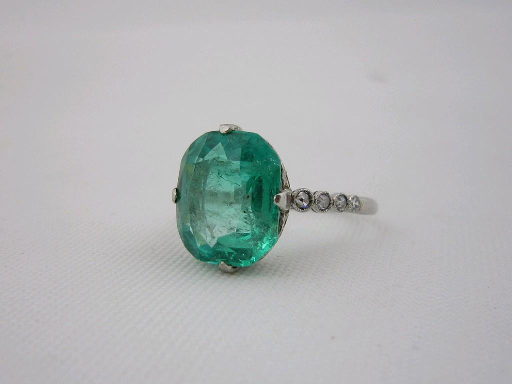 Appraisal: An Edwardian Emerald single stone Ring the large oval-cut stone