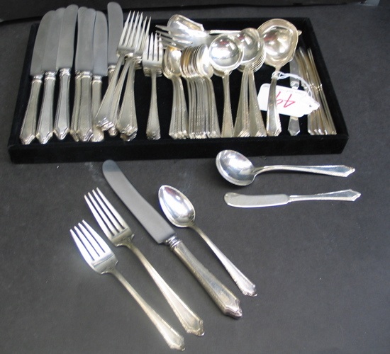 Appraisal: A TOWLE PIECE STERLING SILVER FLATWARE SET in the Virginia