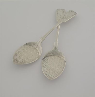 Appraisal: A pair of engraved fiddle jam spoons by J Williams