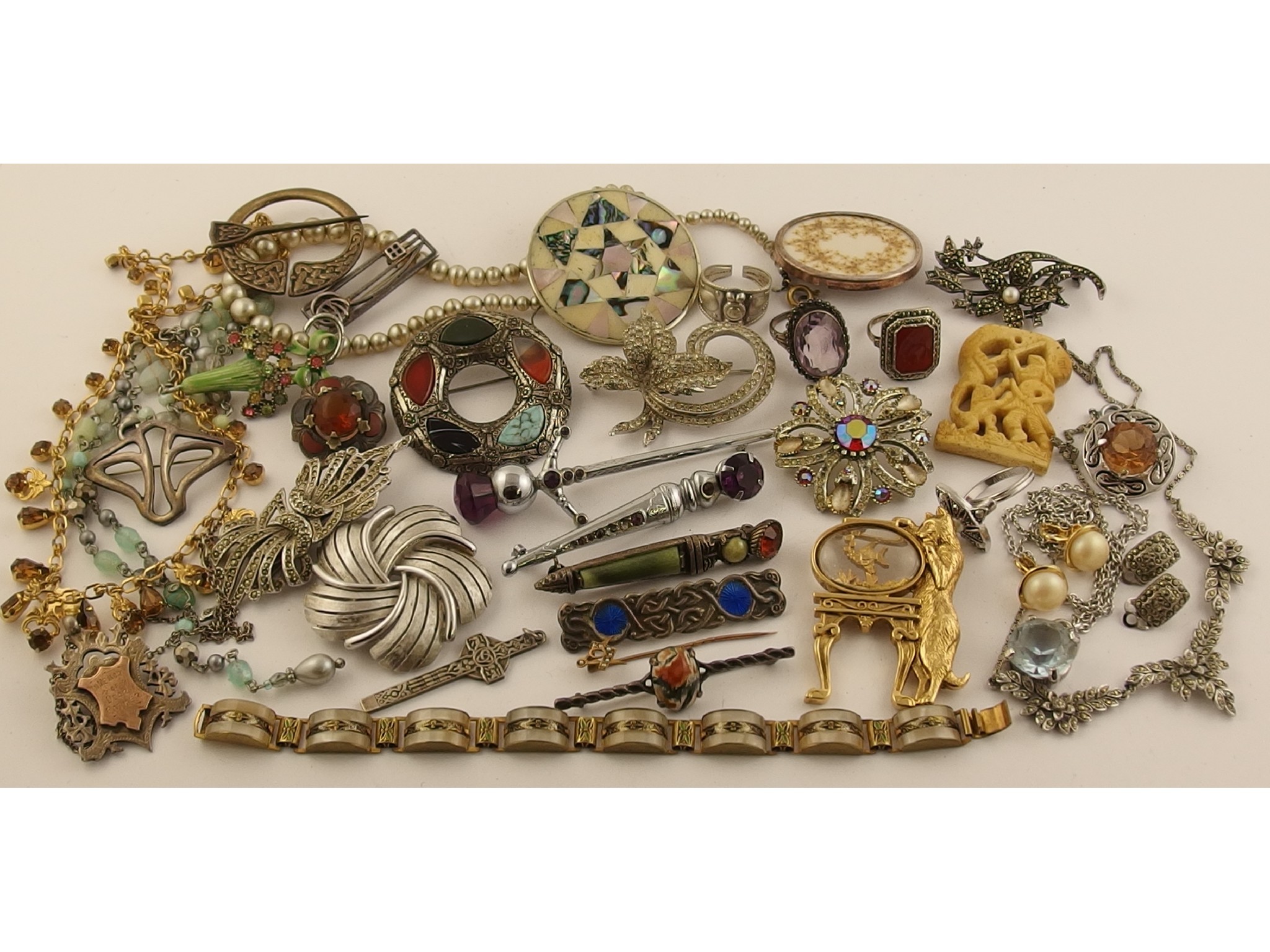 Appraisal: A collection of silver and costume jewellery to include a