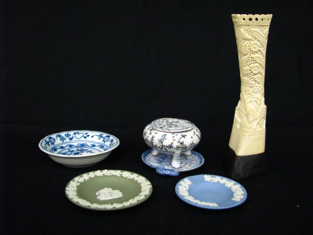 Appraisal: Grouping of decorative accessories including two Wedgwood small plates other