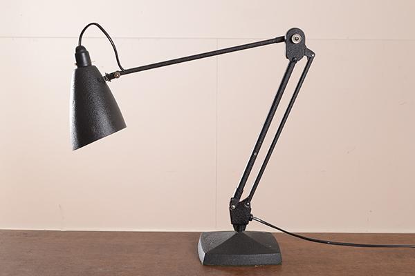 Appraisal: A PLANET I-SERIES DESK LAMP A PLANET I-SERIES DESK LAMP