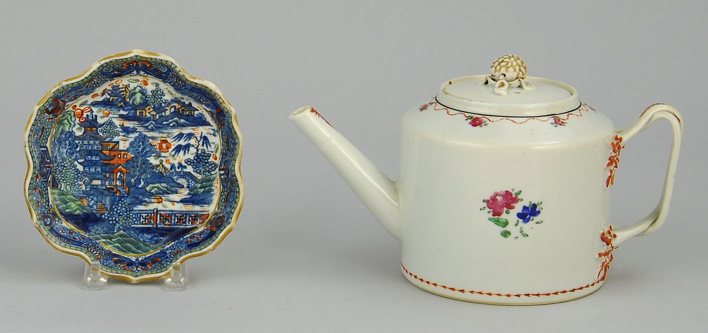 Appraisal: TWO PIECES OF CHINESE EXPORT PORCELAIN Late th Early th