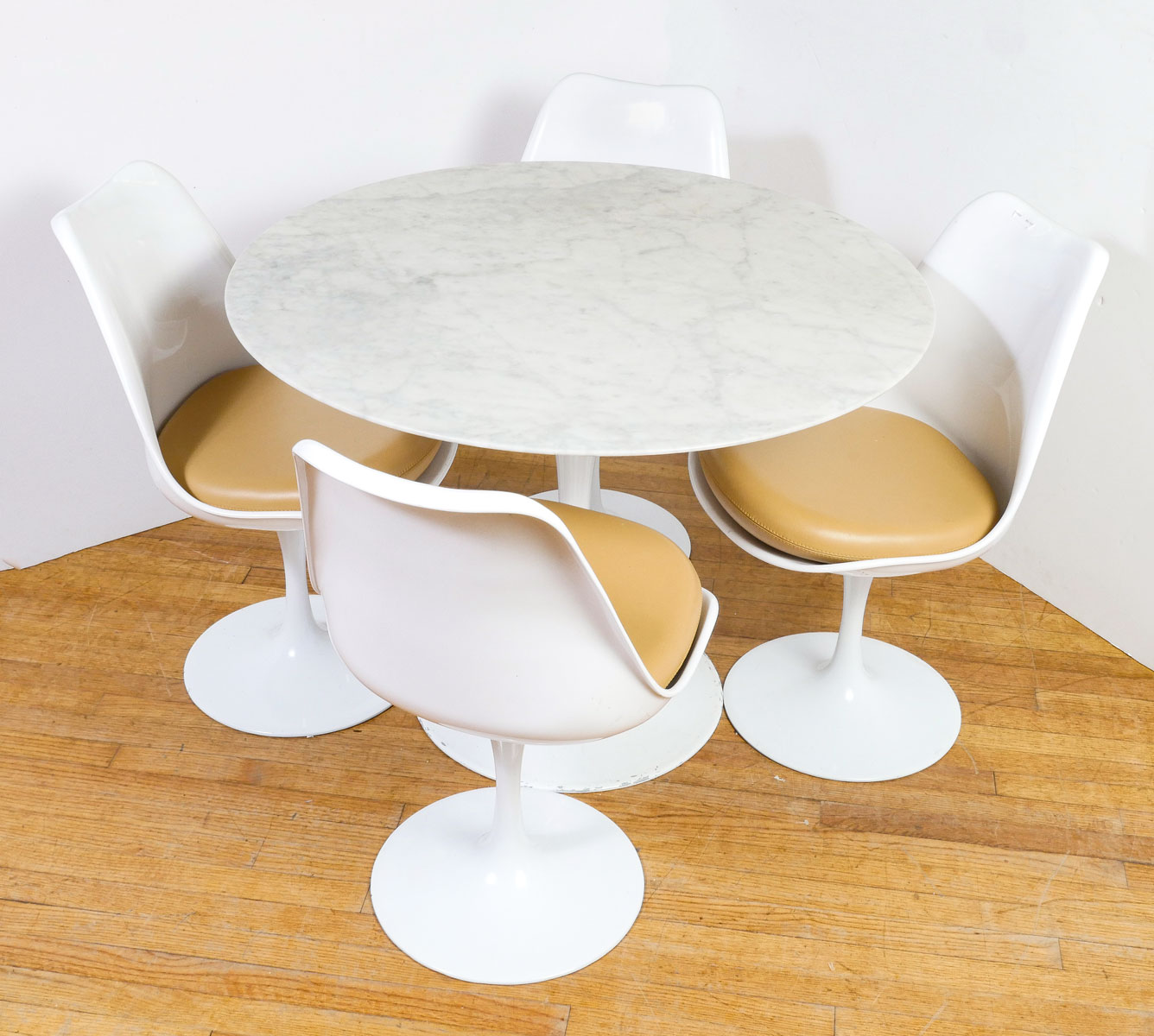 Appraisal: KNOLL STYLE MARBLE TOP TULIP TABLE CHAIRS Comprising - Marble