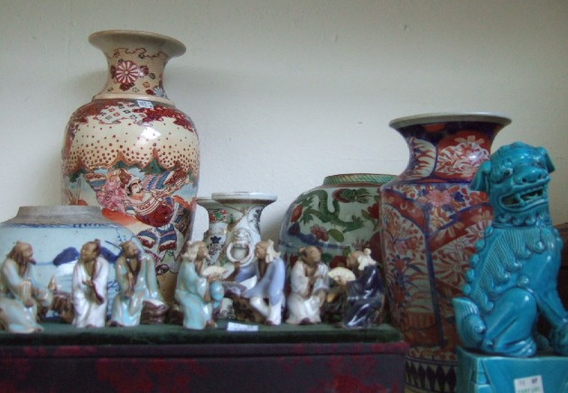 Appraisal: A Chinese ginger jar th century decorated in blues and