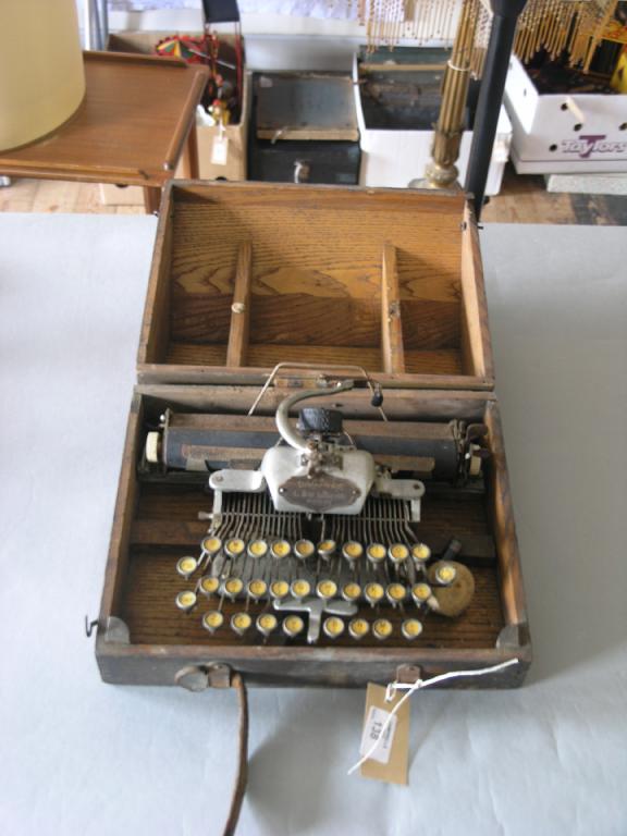 Appraisal: A vintage portable typewriter by Dactyle in oak case