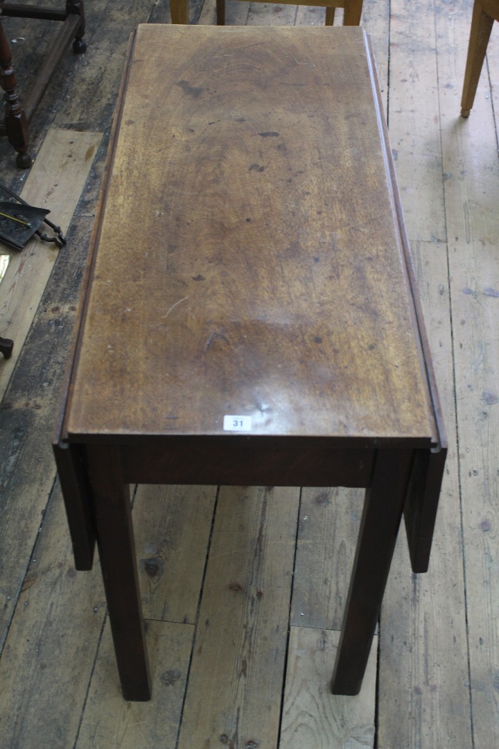 Appraisal: A George III mahogany drop leaf dining table on square