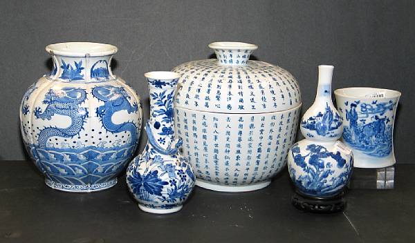 Appraisal: Five blue and white porcelains The first a double gourd