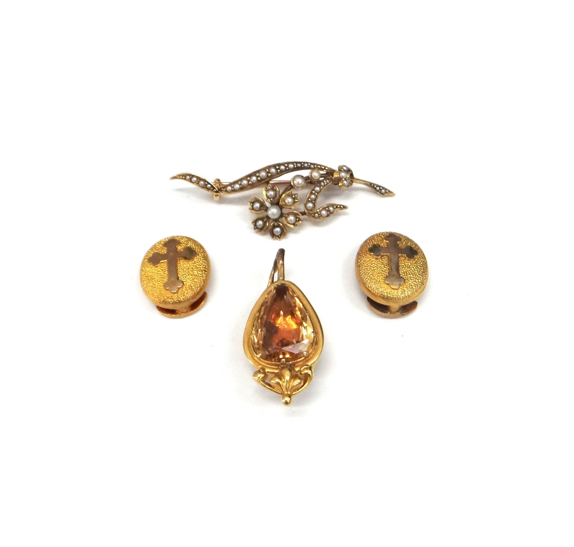 Appraisal: A th century gold and foil back citrine pendant locket