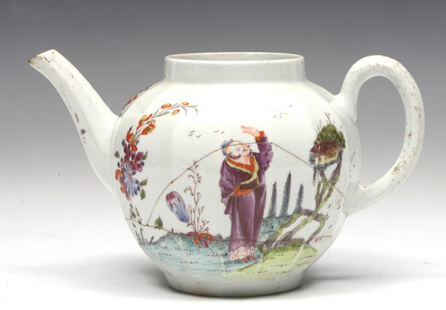 Appraisal: AN TH CENTURY WORCESTER PORCELAIN TEAPOT decorated the 'Beckoning Chinaman'