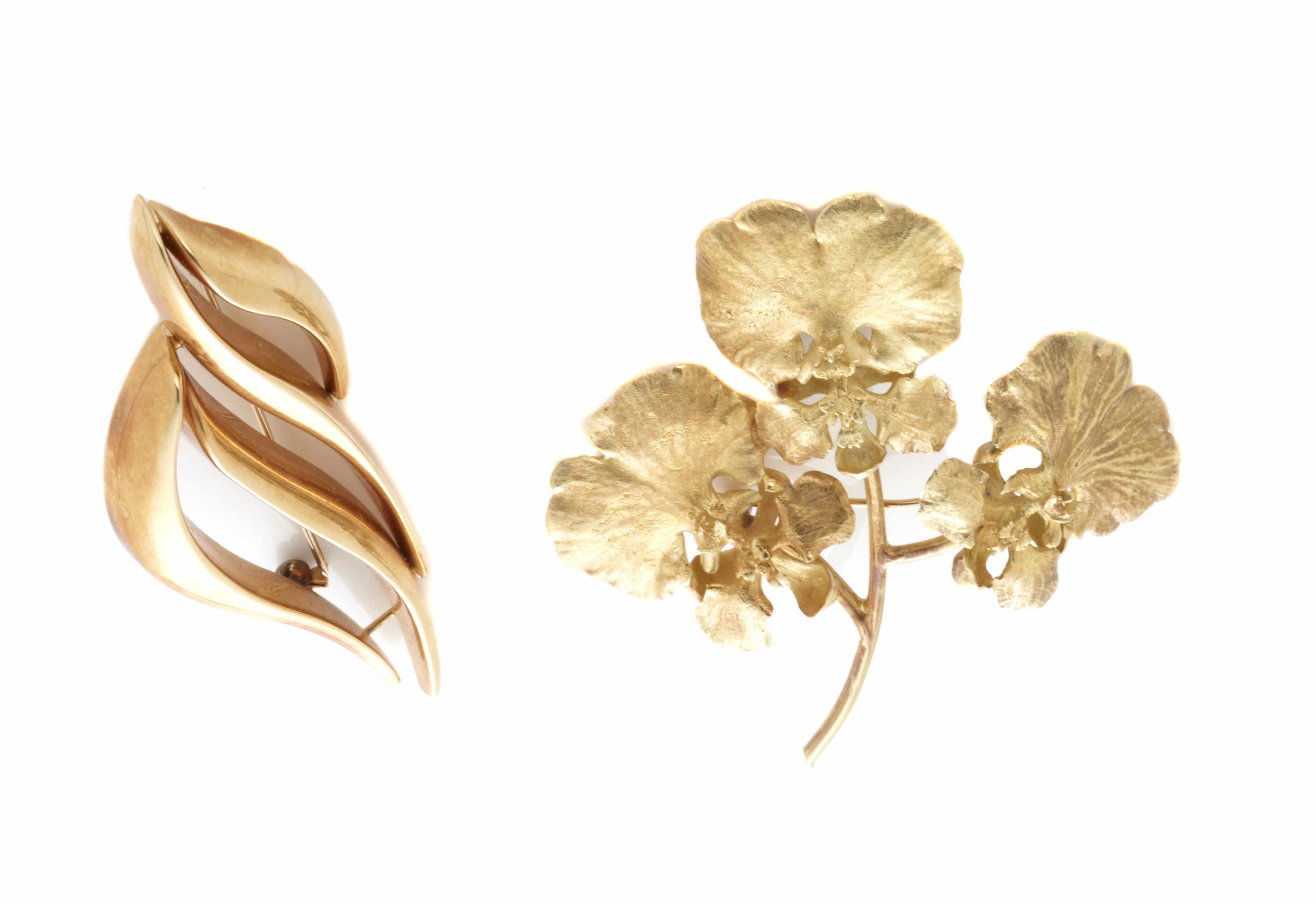 Appraisal: A collection of two k gold brooches g