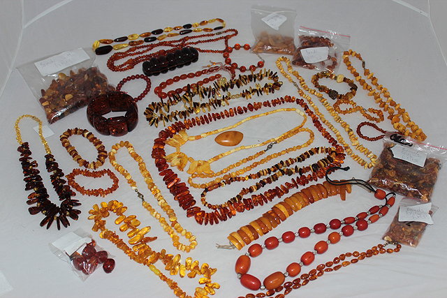 Appraisal: A LARGE COLLECTION OF AMBER AND FAUX AMBER BEADS necklaces