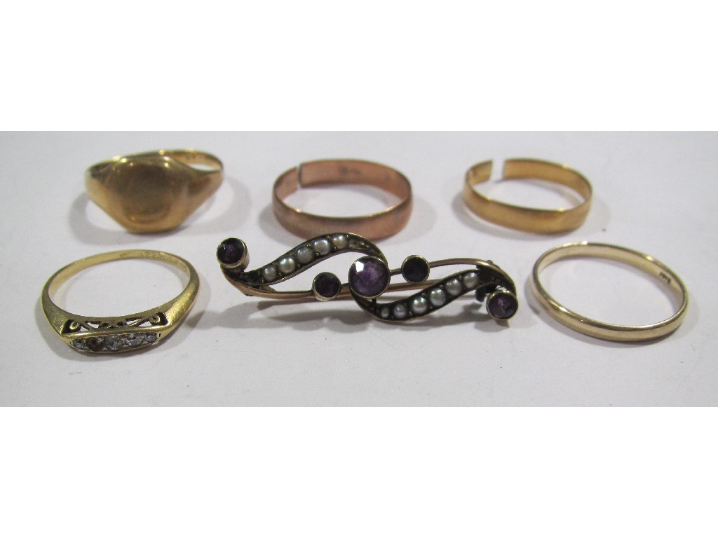 Appraisal: Lot comprising three ct gold rings and a bar brooch