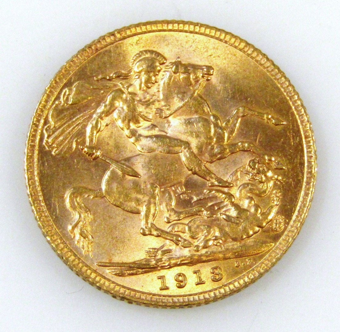 Appraisal: A George V gold full sovereign dated with associated jewellery