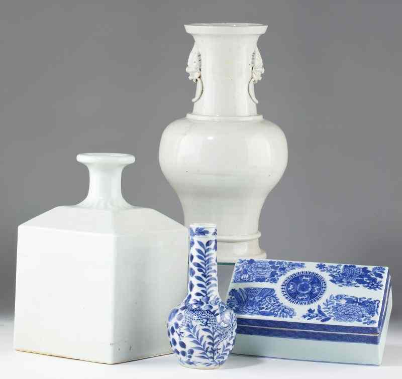 Appraisal: Four Chinese Porcelain Itemsthe first a bottle of an unusual