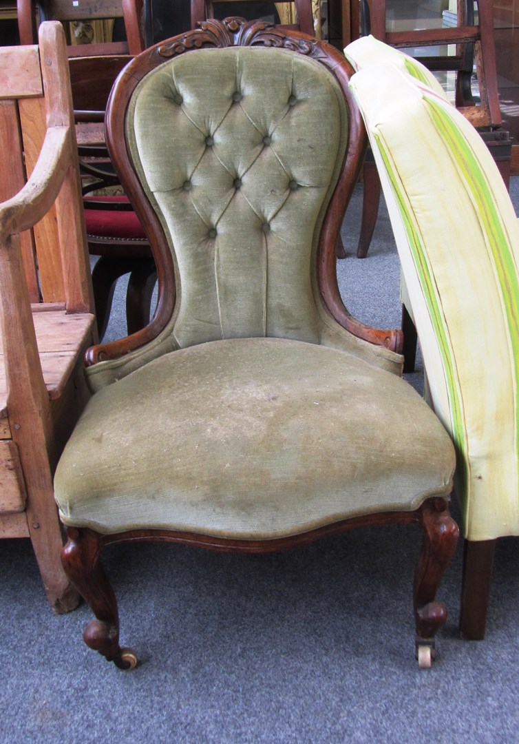 Appraisal: A Victorian mahogany framed button back nursing chair with serpentine