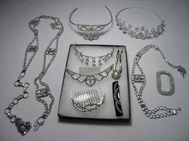 Appraisal: Lot of assorted ladies rhinestone jewelry Includes a long diamond