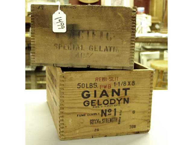 Appraisal: Atlas powder and Pacific dynamite crates with dovetailed corners Estimate