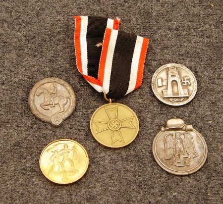 Appraisal: Lot of German WWII medals including Eastern Front War Service