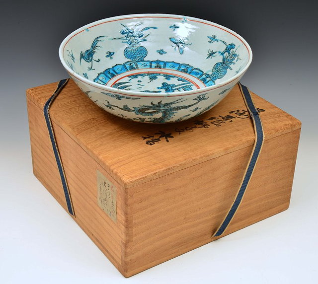 Appraisal: A CHINESE PORCELAIN SWATOW DEEP BOWL painted on the interior