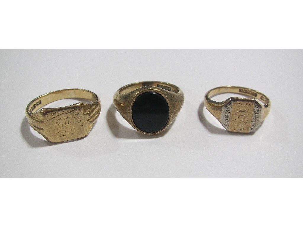 Appraisal: Three ct gold gents signet rings