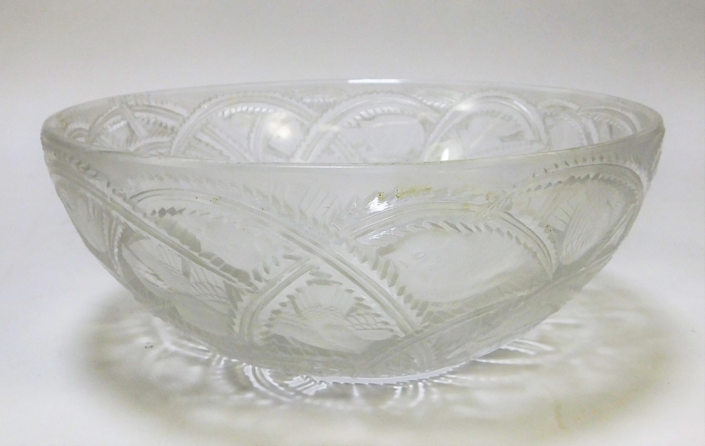 Appraisal: LALIQUE FRANCE COUPE PINSONS ART GLASS BIRD BOWL France Circa