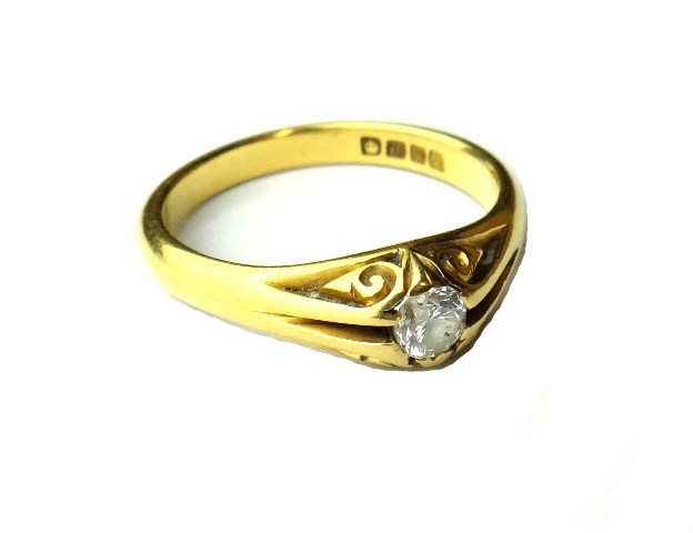 Appraisal: An ct gold and diamond set single stone gentleman's ring