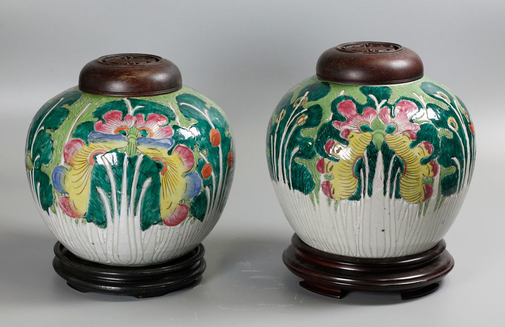 Appraisal: pair of Chinese porcelain jars possibly th c cabbage motif