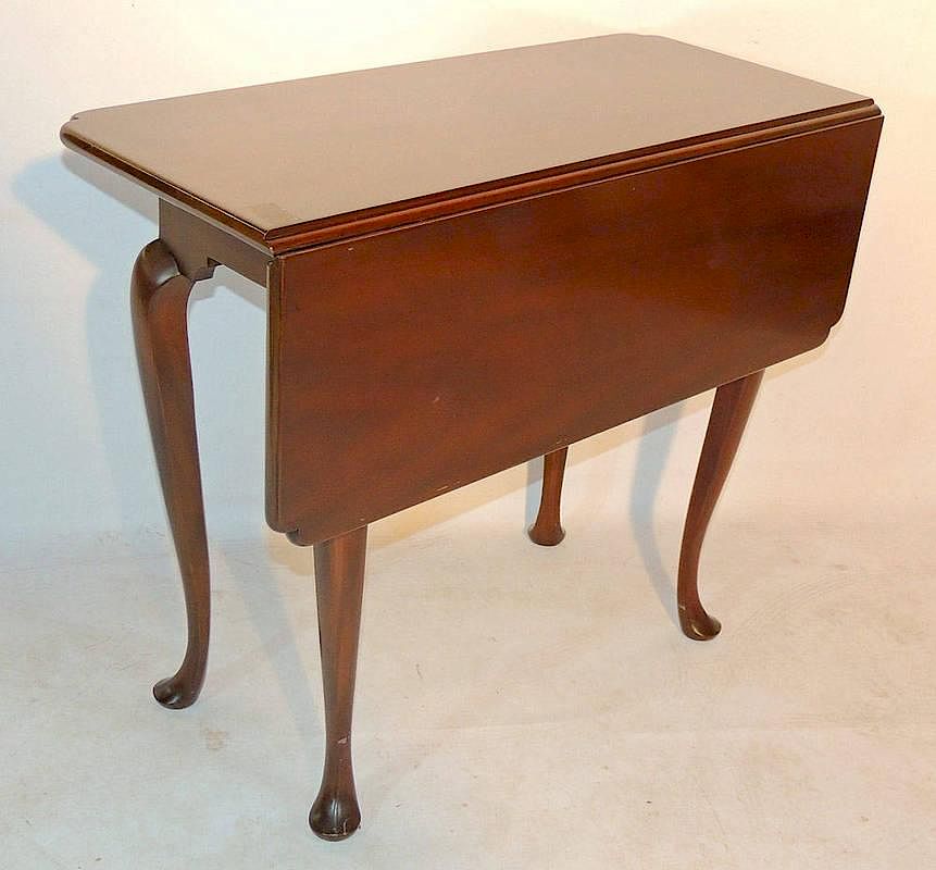 Appraisal: Kittinger Mahogany Drop Leaf Table Williamsburg Adaptation With a single