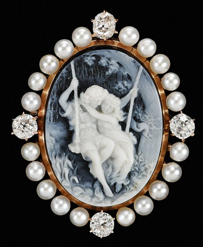 Appraisal: kt Cameo and Diamond Brooch and pendant center figural design