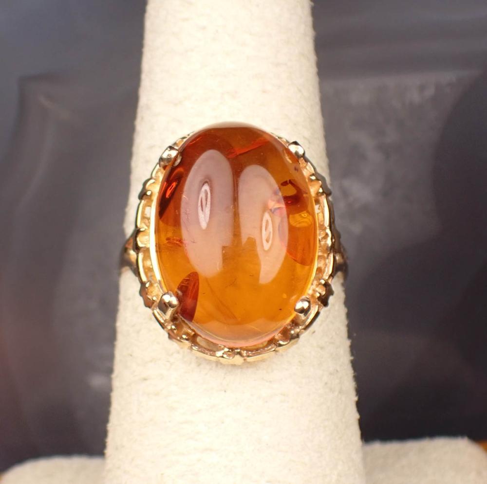 Appraisal: BALTIC AMBER AND YELLOW GOLD RING The k gold ring