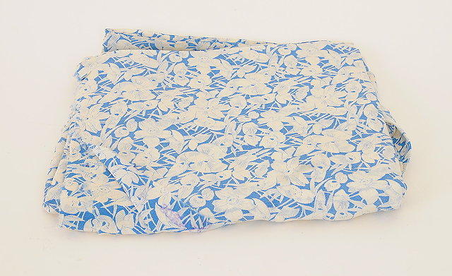 Appraisal: A length of s blue and white floral daffodil patterned